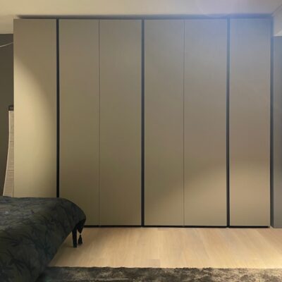 Kleiderschrank Armadio al Centimetro Text von Lema