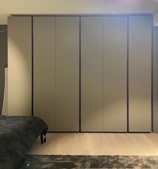 Kleiderschrank Armadio al Centimetro Text von Lema